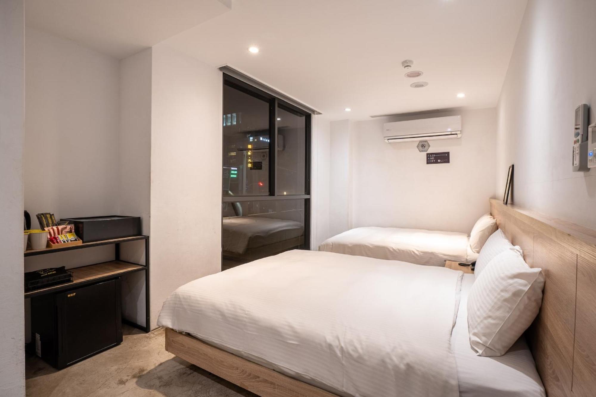 Chase Hotel Тайчжун Экстерьер фото